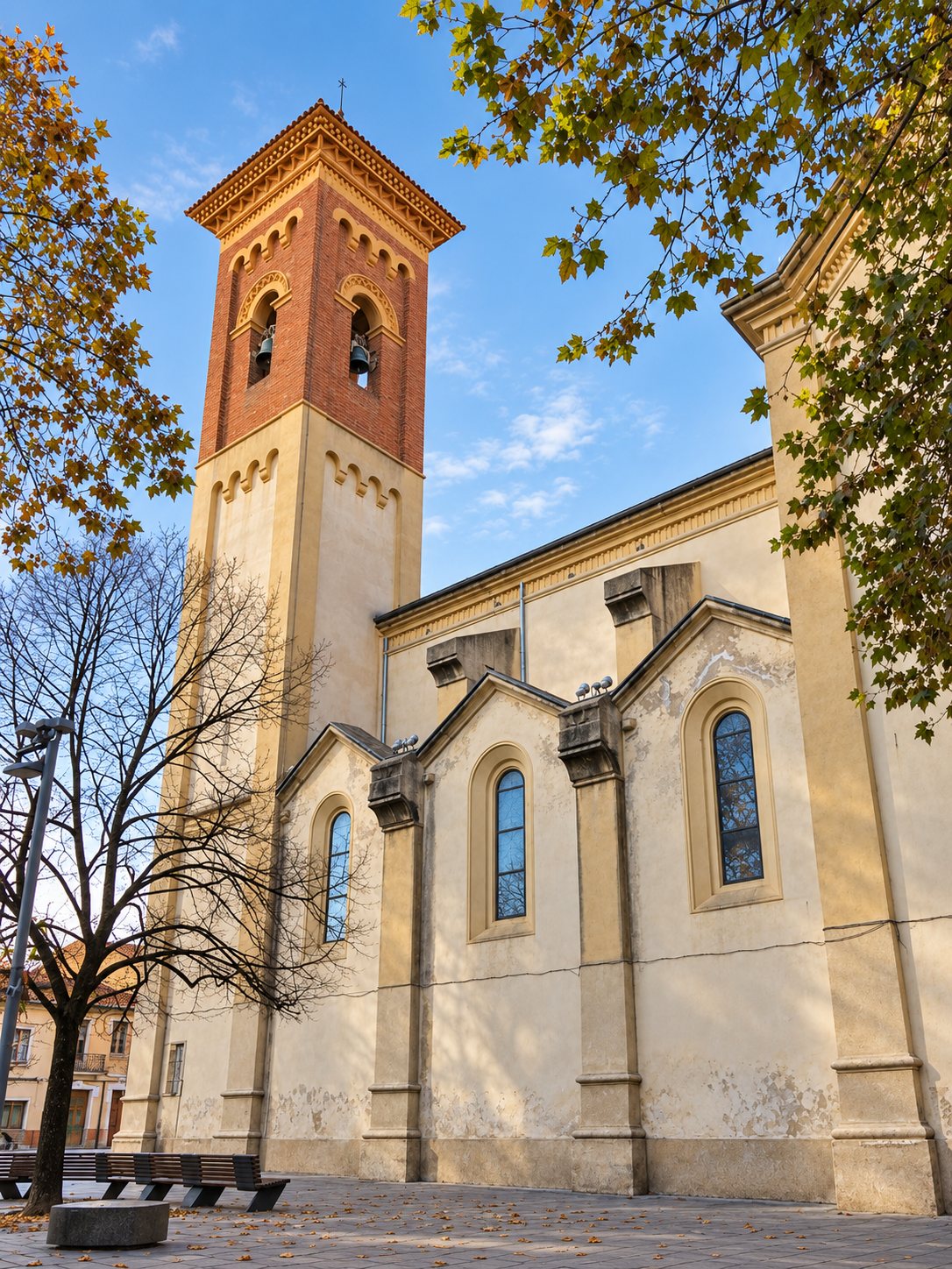 Fachada lateral de la iglesia de Sant Martí